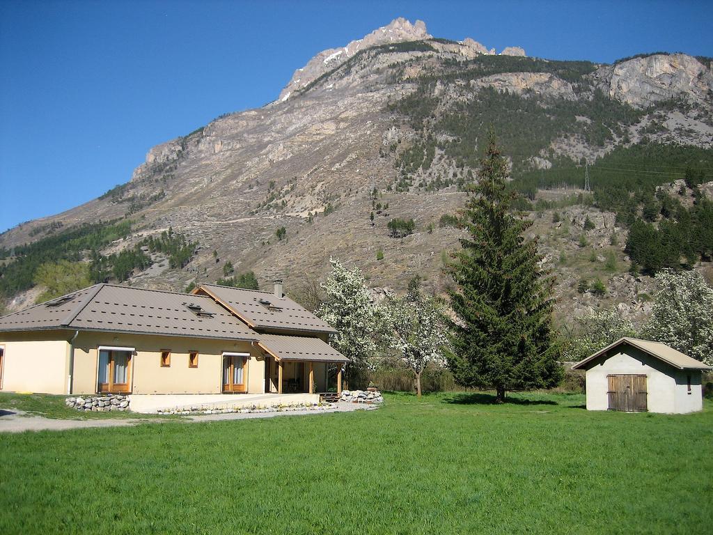 Chambres D'Hotes La Pierre D'Oran LʼArgentière-la-Bessée Екстериор снимка