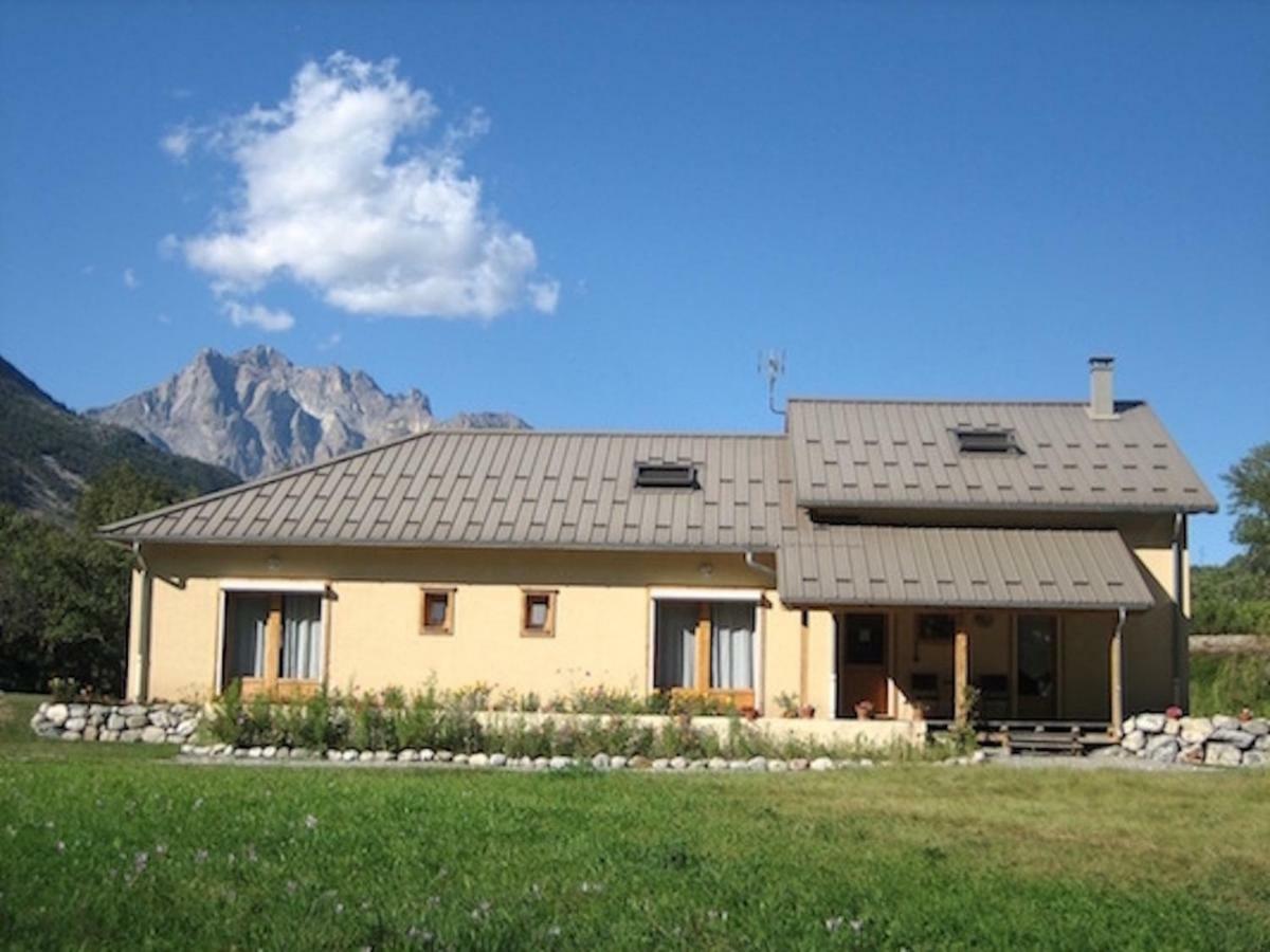 Chambres D'Hotes La Pierre D'Oran LʼArgentière-la-Bessée Екстериор снимка